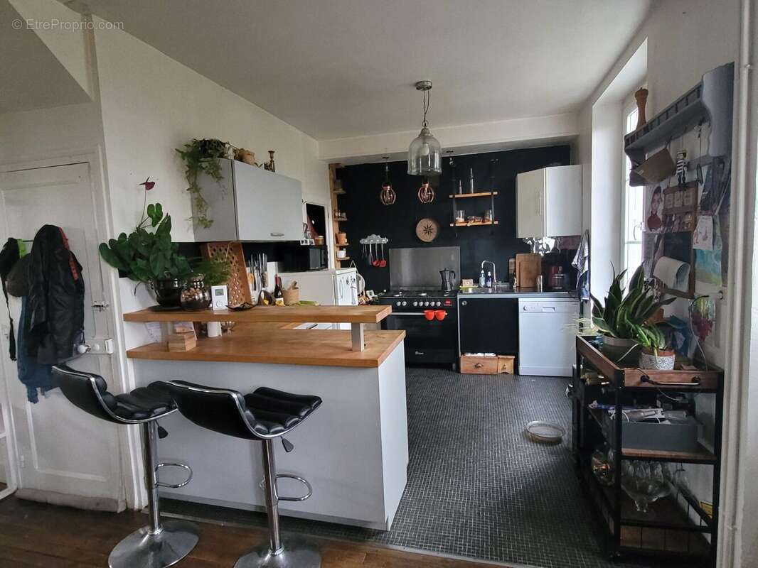 Maison à SAINT-LEONARD-DE-NOBLAT