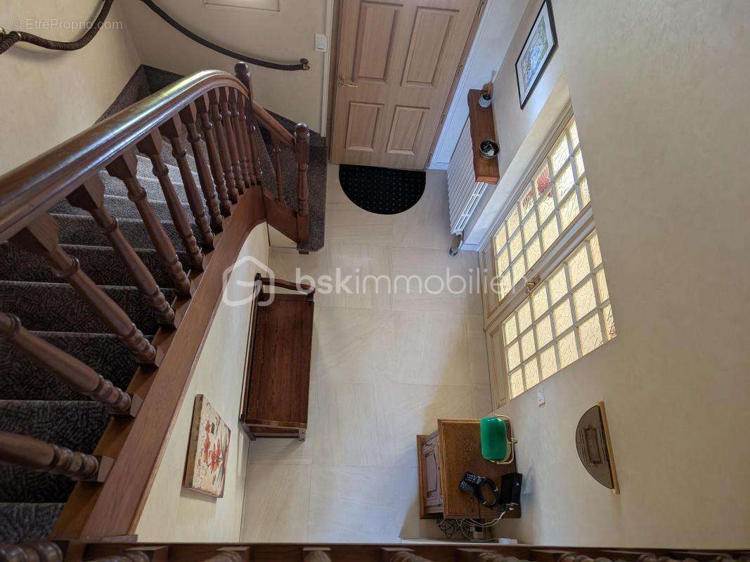 À Liffré, dans un quartier très recherché, venez découvrir cette jolie maison familiale pleine de charme et de potentiel ! - photo 7