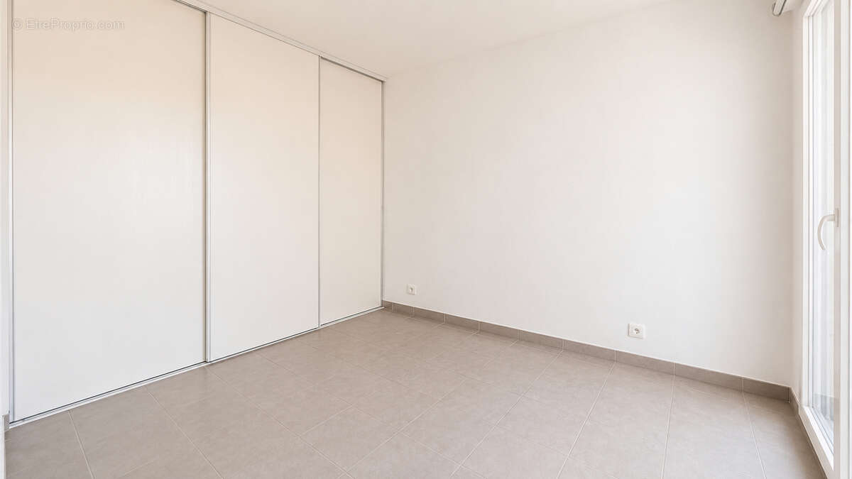 Apt T3 de 2015 - Calme sur Jardin - Expo Sud - Grand Box fermé. - photo 9