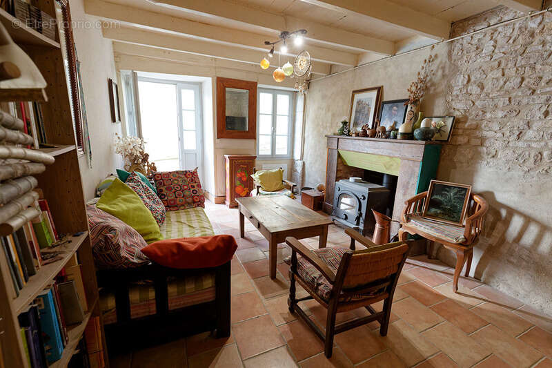 Maison de village 4 pièces avec cour intérieure et jardin - VARAIGNES (24) - photo 2