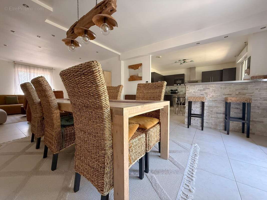 Maison à LINAS