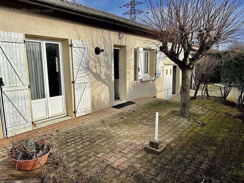 Maison à MONTROND-LES-BAINS
