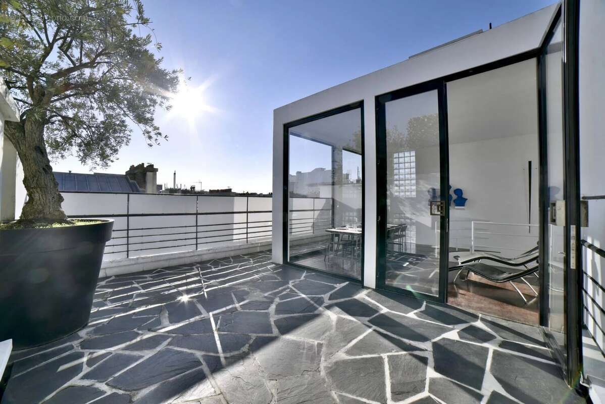 Appartement à PARIS-16E