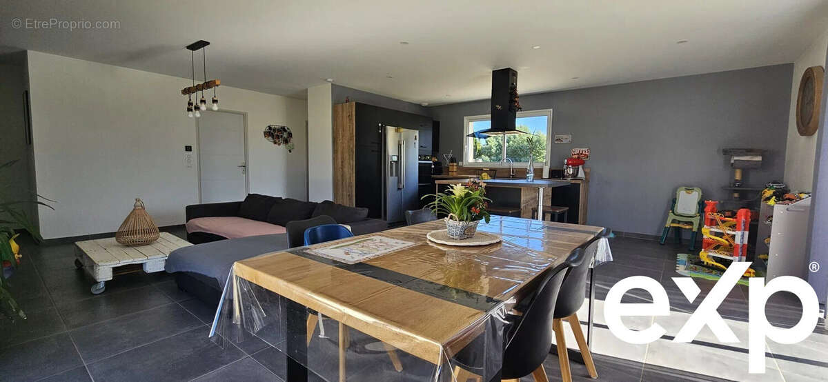 Maison à COURS-DE-PILE