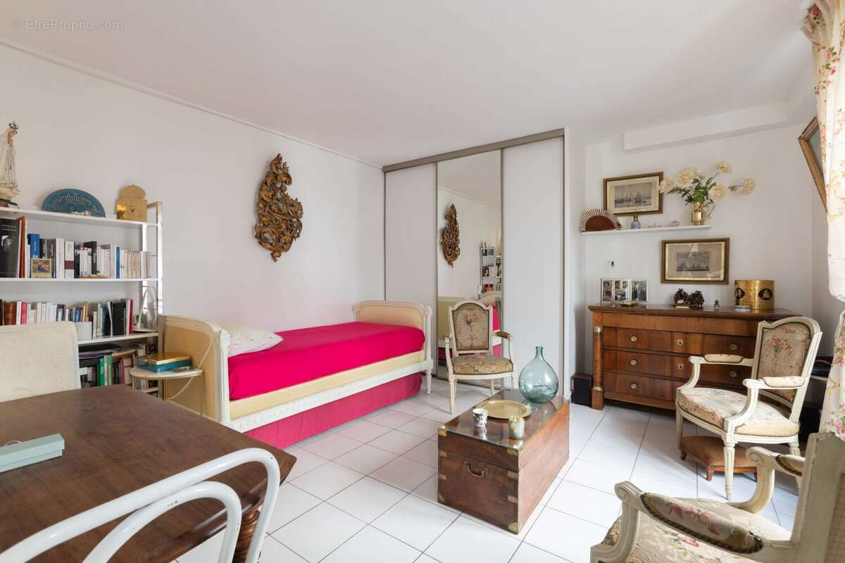 Appartement à PARIS-7E
