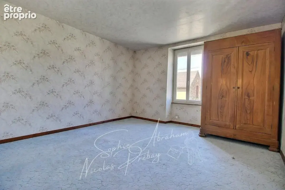Maison en pierres avec cour close de murs, 3 chambres, dépendances - photo 7