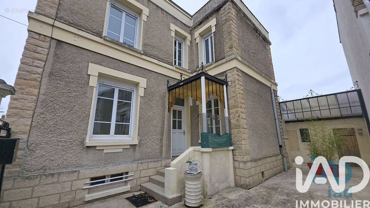 Photo 1 - Maison à ROMILLY-SUR-SEINE