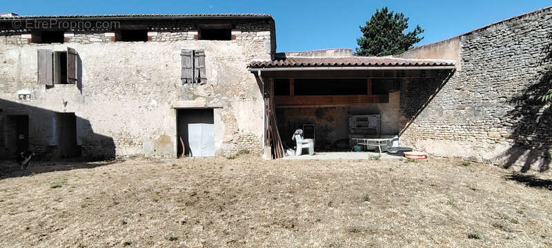 local commercial avec appartement à vendre AIRVAULT (79) - photo 12
