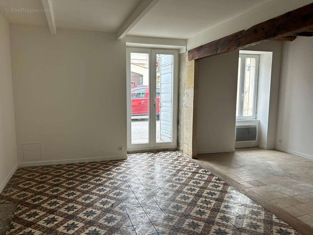 Maison à FONTVIEILLE