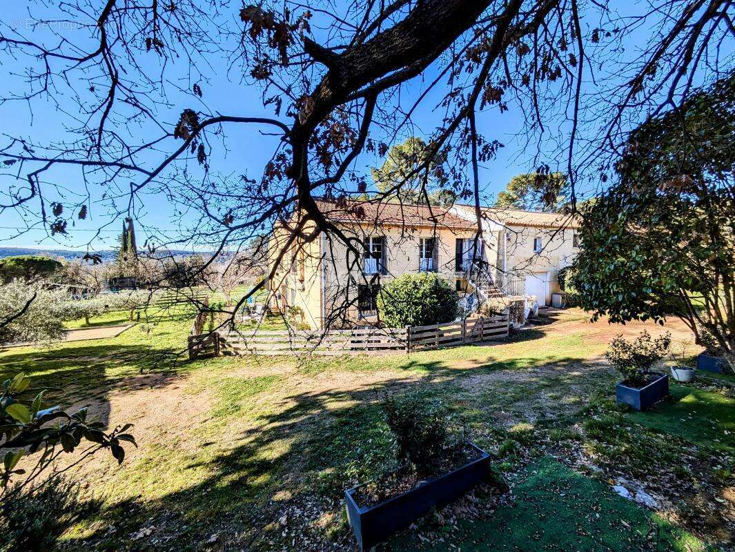 Maison à VILLECROZE