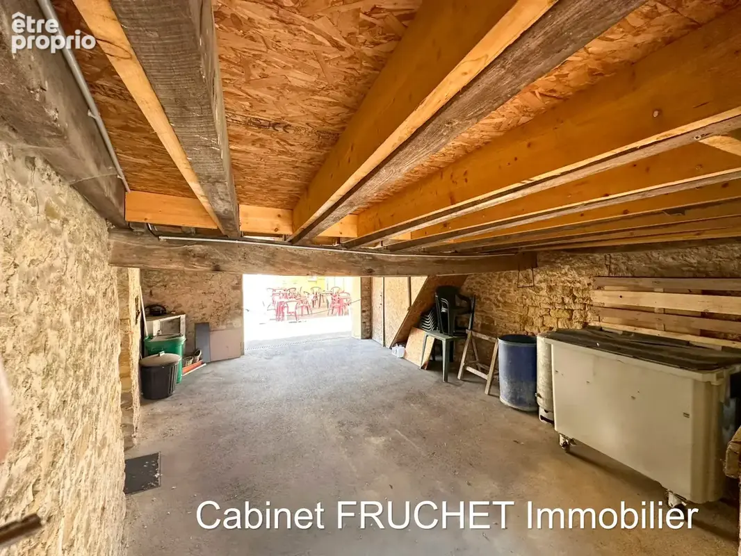 En centre ville de CHANTONNAY - Maison de caractère avec 5 chambres - photo 17
