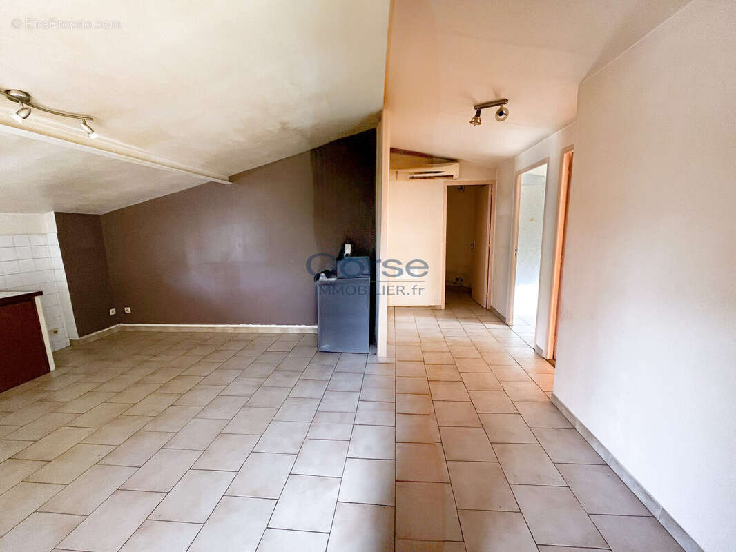 Photo d&#039;origine sans la cloison - Maison à BASTELICACCIA