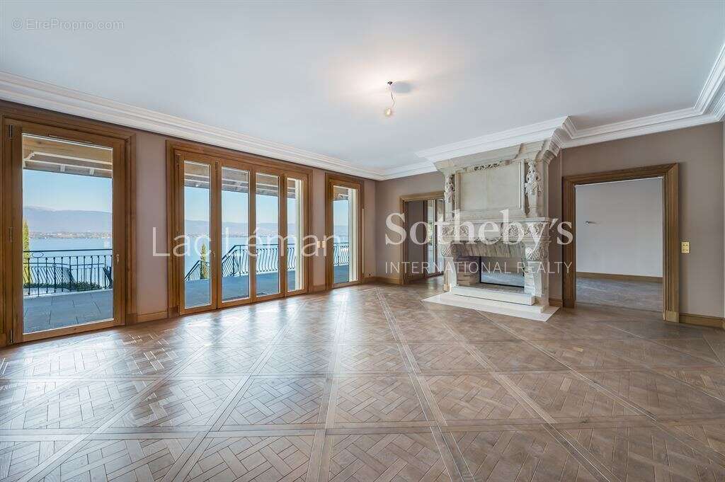 Maison à CHENS-SUR-LEMAN