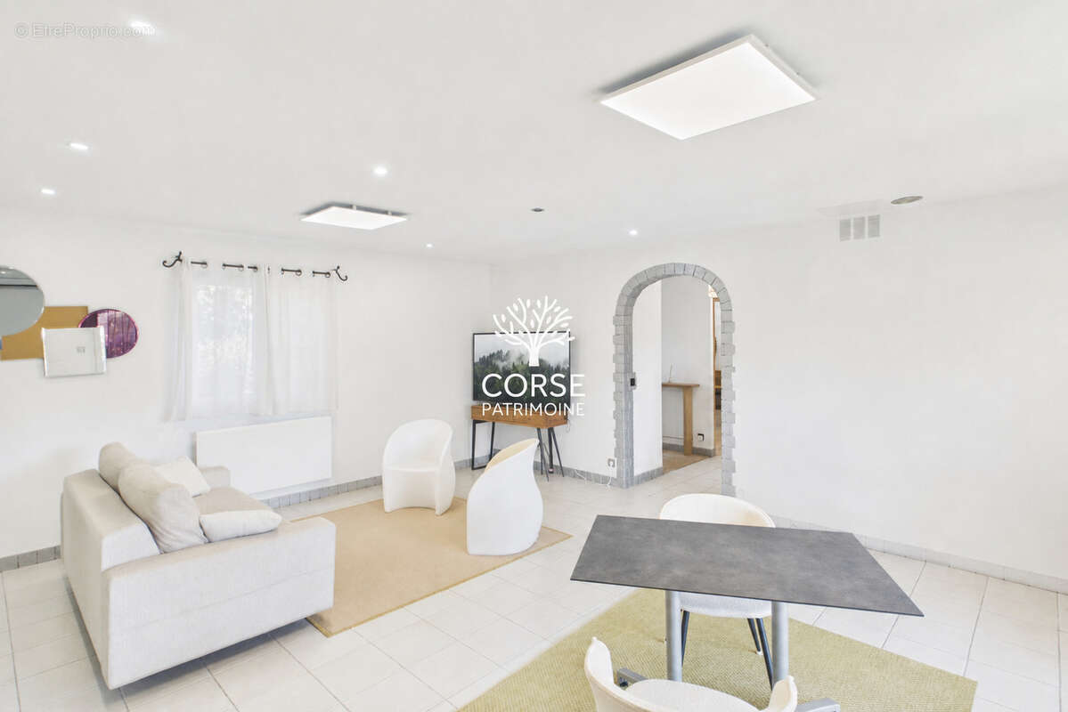Maison de type T4 sur 493 m2 de terrain clos - photo 6