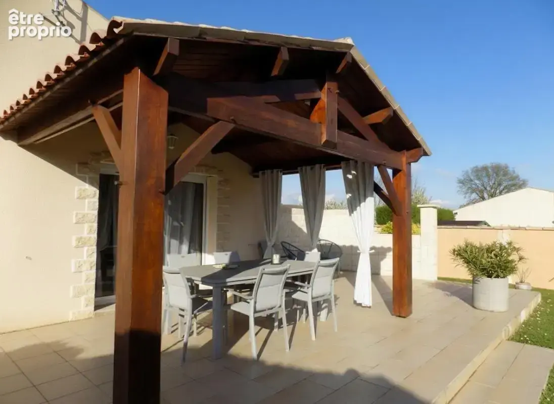 Maison Familiale de plain-pied avec piscine Soubise - photo 9