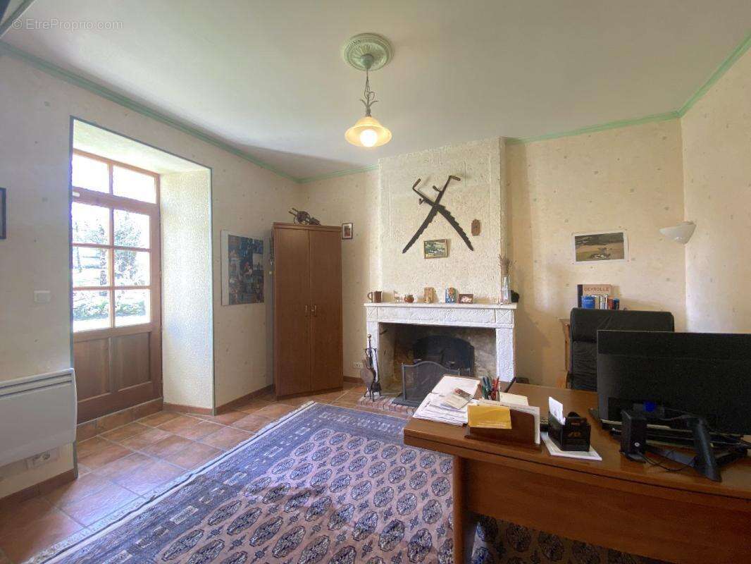 Maison à VILLEBOIS-LAVALETTE