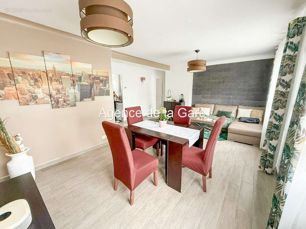 Appartement à SARTROUVILLE