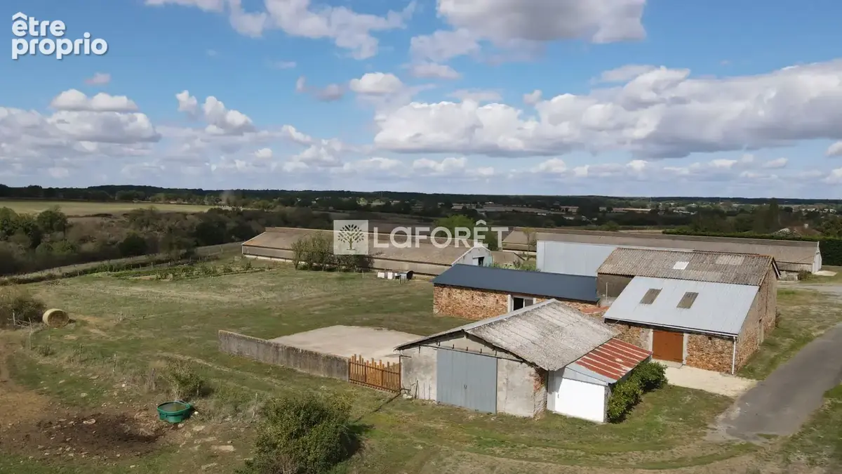 Maison et Granges à réhabiliter sur 2 hectares - photo 3