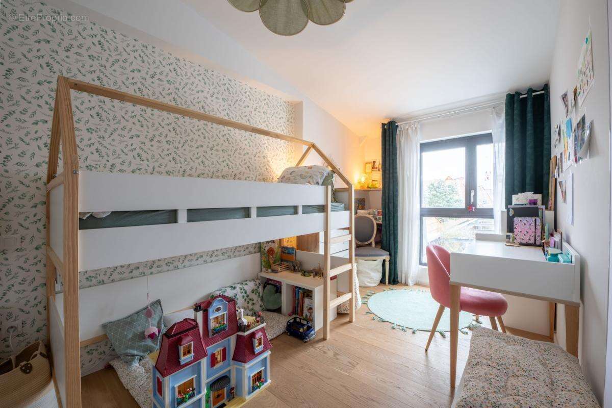 Édouard VAILLANT - Appartement type 4 avec terrasse et 2 parking + Studio indépendant de 17.05 m² hab - photo 9