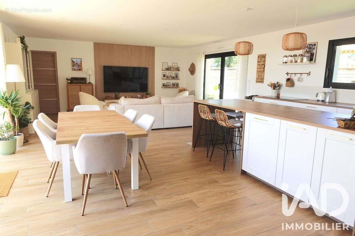 Maison 140 m² à Salles  - photo 4