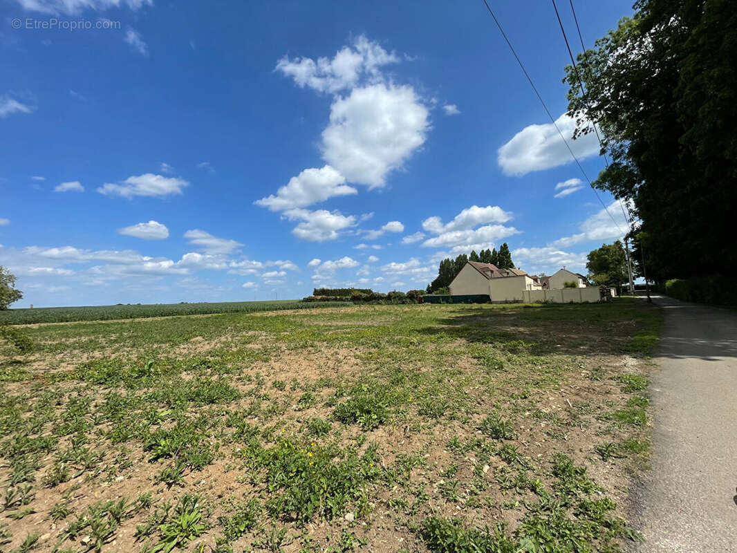 Terrain à ENENCOURT-LE-SEC