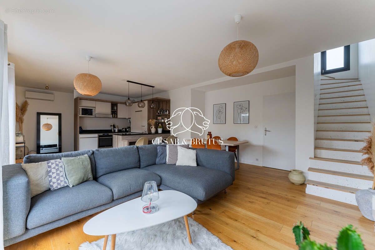 Appartement à SAINT-GENIS-LES-OLLIERES