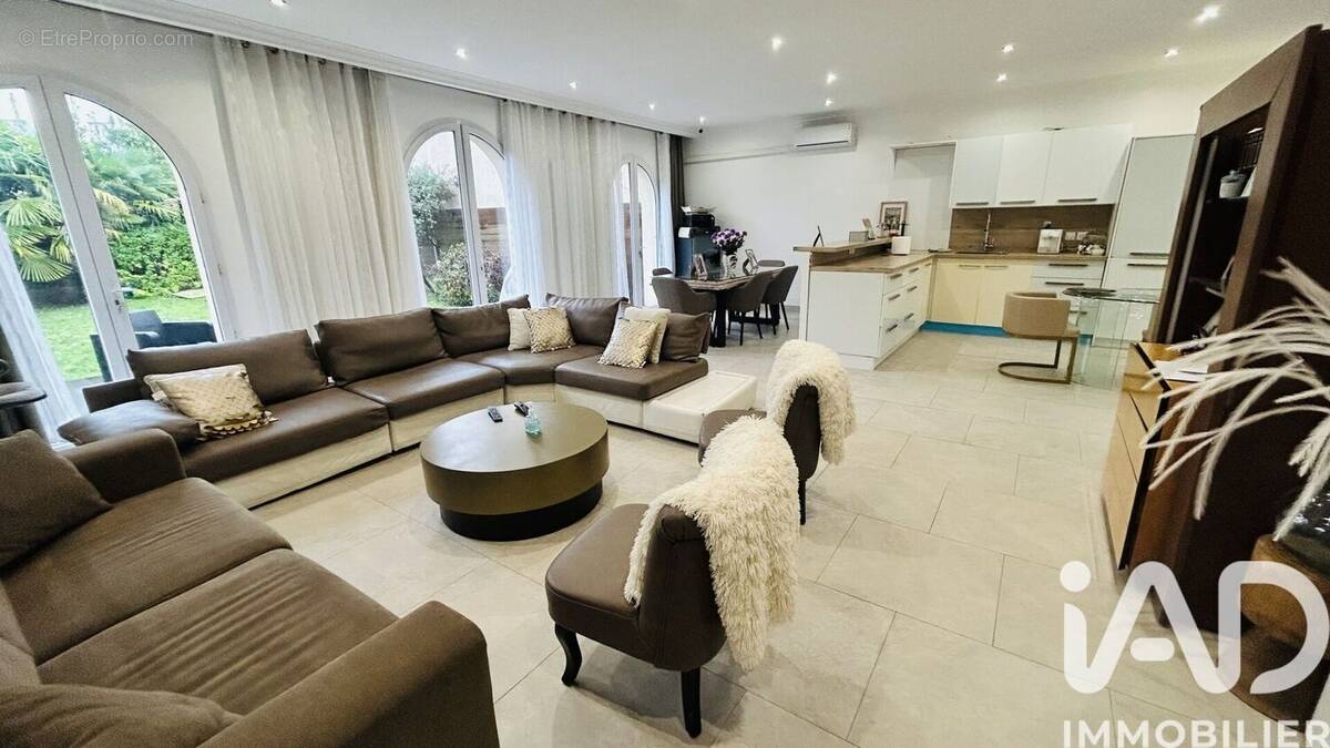 Photo 1 - Maison à LES LILAS