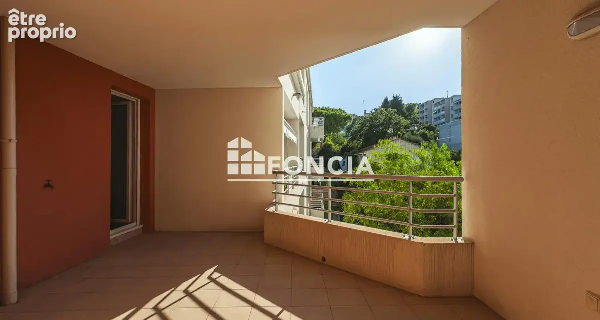  À VENDRE – T2 avec grande terrasse et parking privatif – Secteur Chateaubanne, La Seyne-sur-Mer - photo 1
