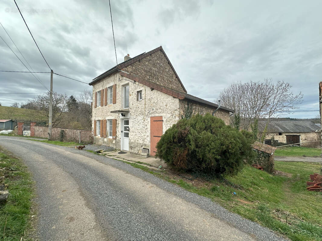 Maison à LE MAYET-DE-MONTAGNE