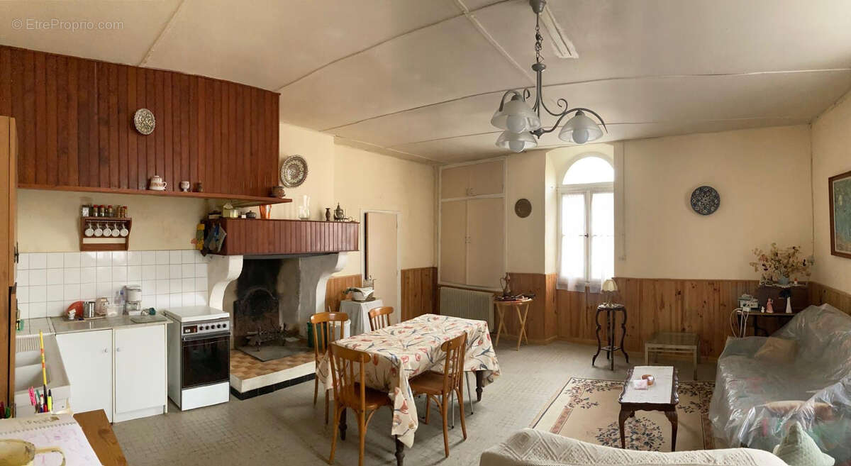 Maison à PUJOLS-SUR-CIRON