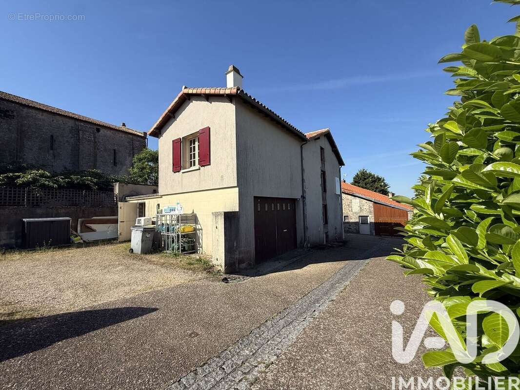 Maison 176 m² à Gourge  - photo 2