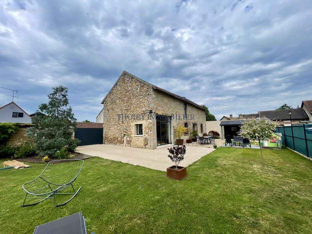 Maison à THOIRY