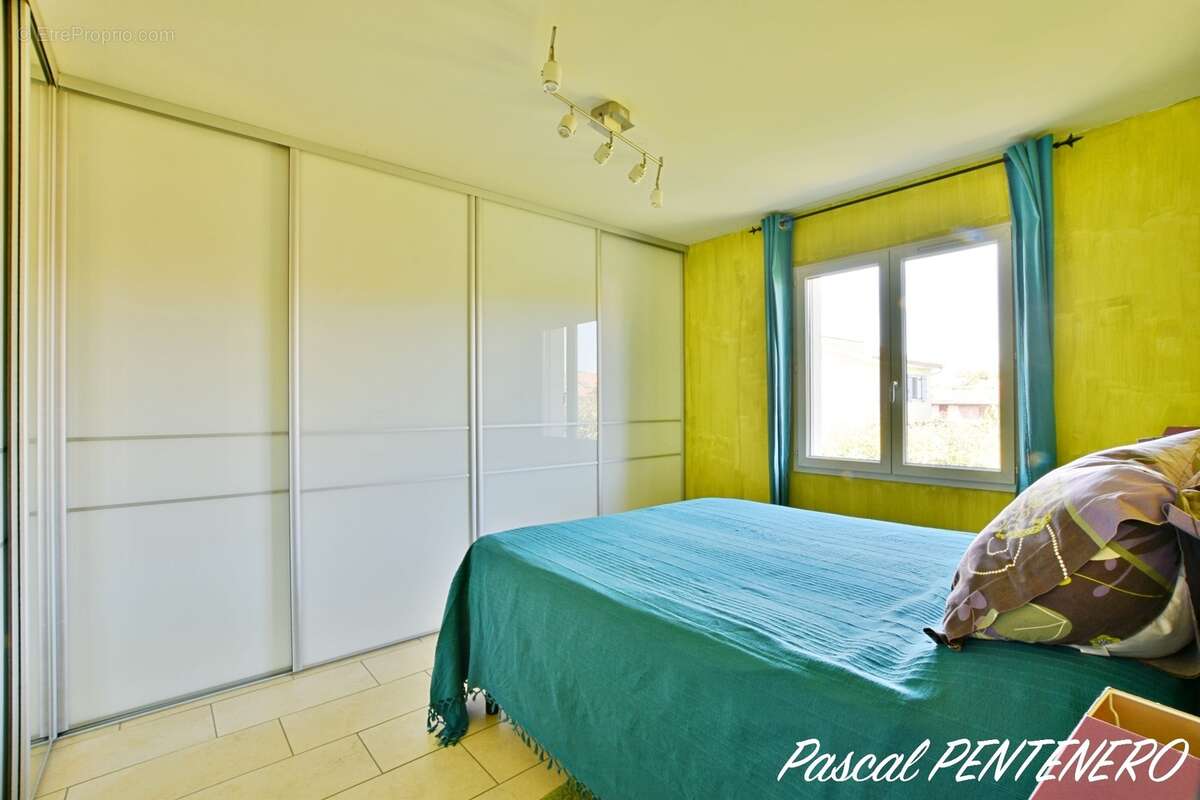 Volumes, lumière et sobriété énergétique : la maison familiale que vous attendiez à DECINES CHARPIEU (69) - photo 12