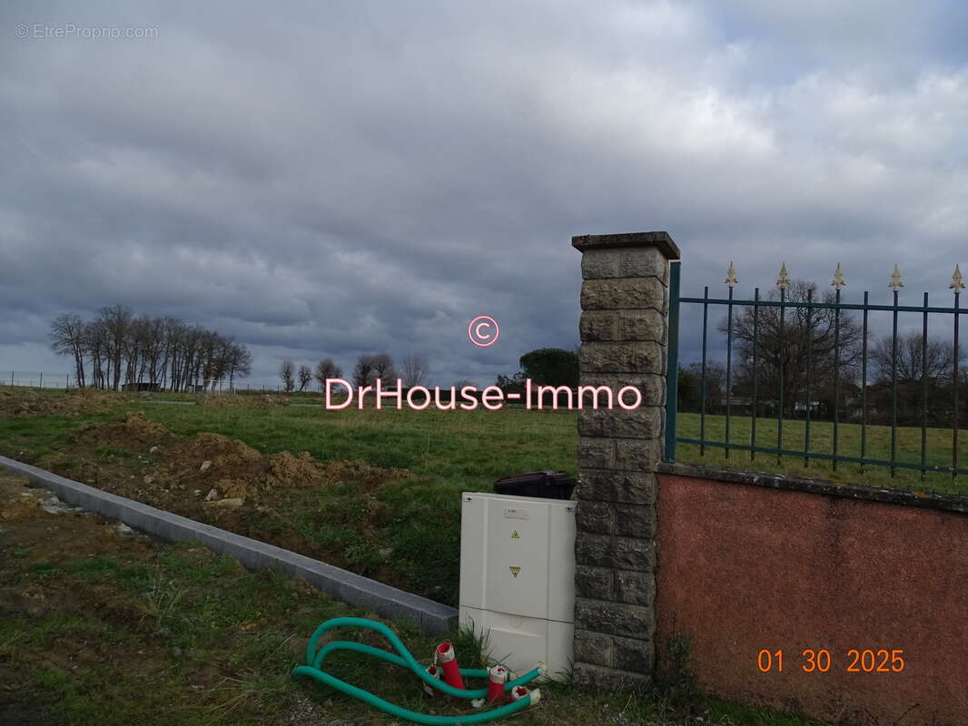 Terrain à POUCHARRAMET