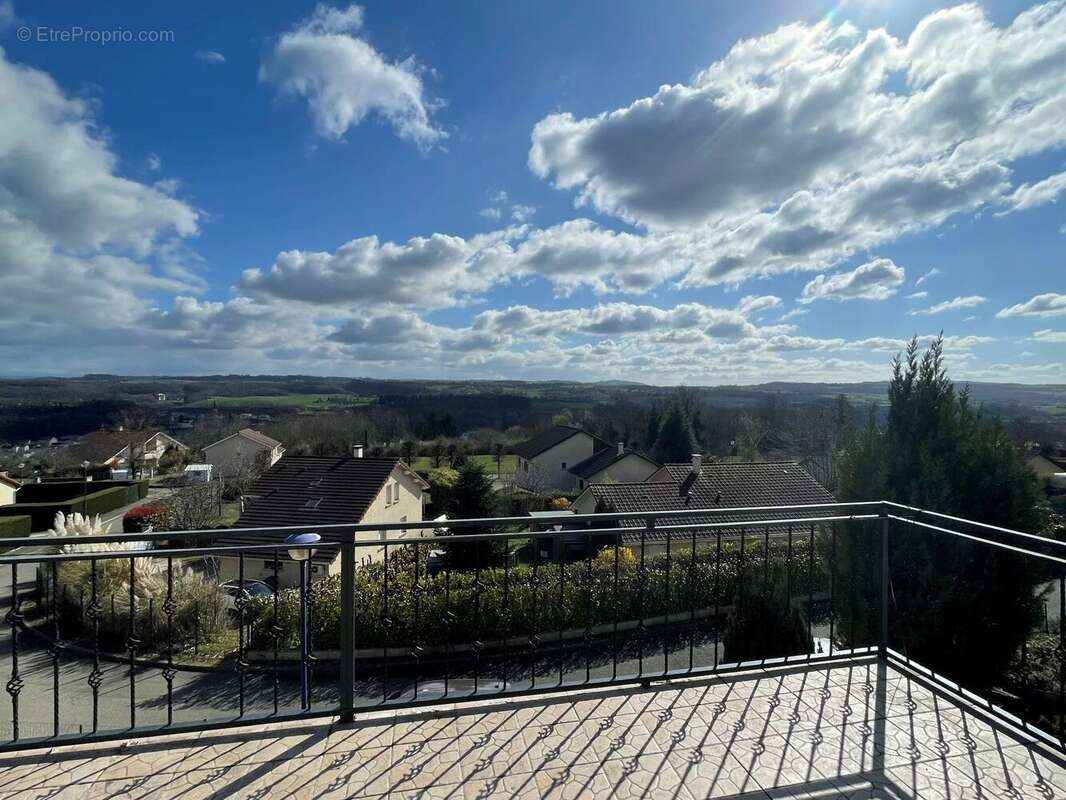 Maison à LA TOUR-DU-PIN