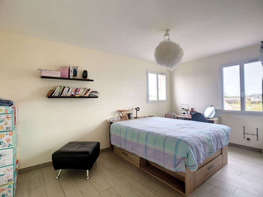 Maison Gensac La Pallue 10 pièces 288 m2 - photo 10