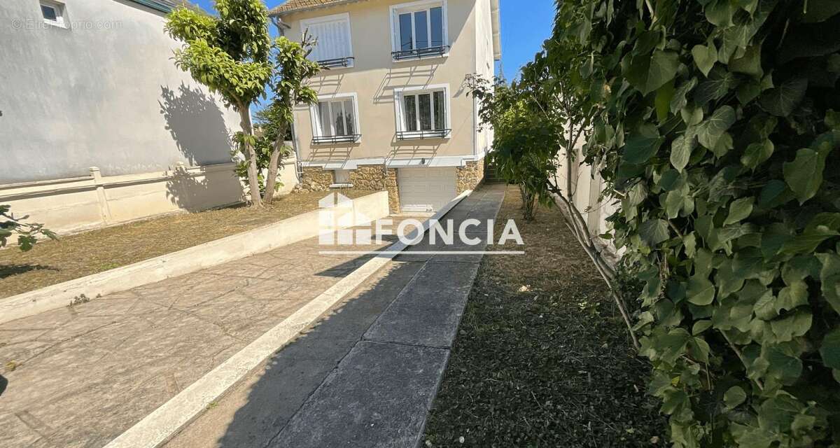 Maison à CHILLY-MAZARIN