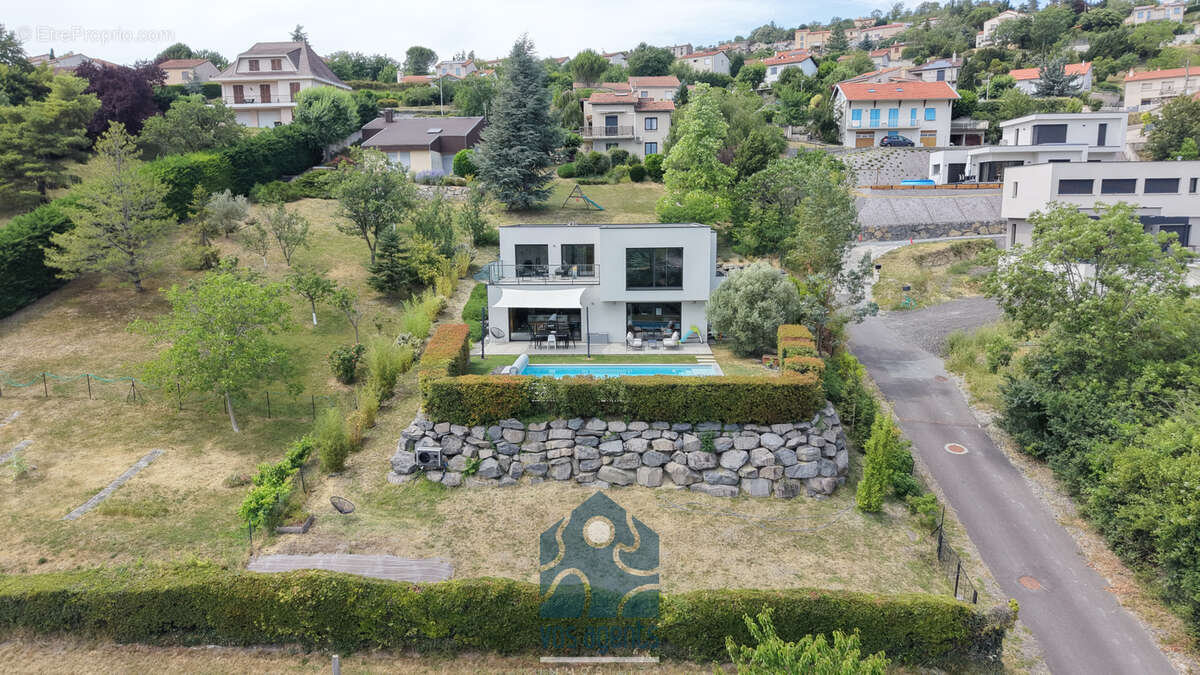 Maison à VEYRE-MONTON