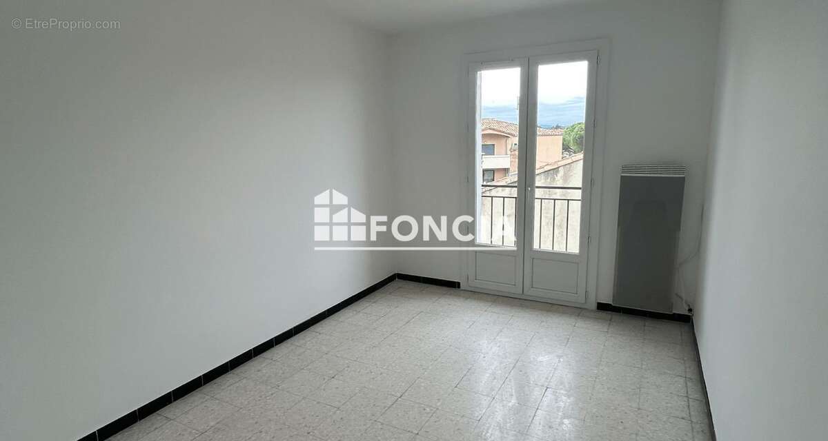 Monteux centre-ville – Appartement T3 de 62 m² rénové avec loggia, garage et cave - photo 3