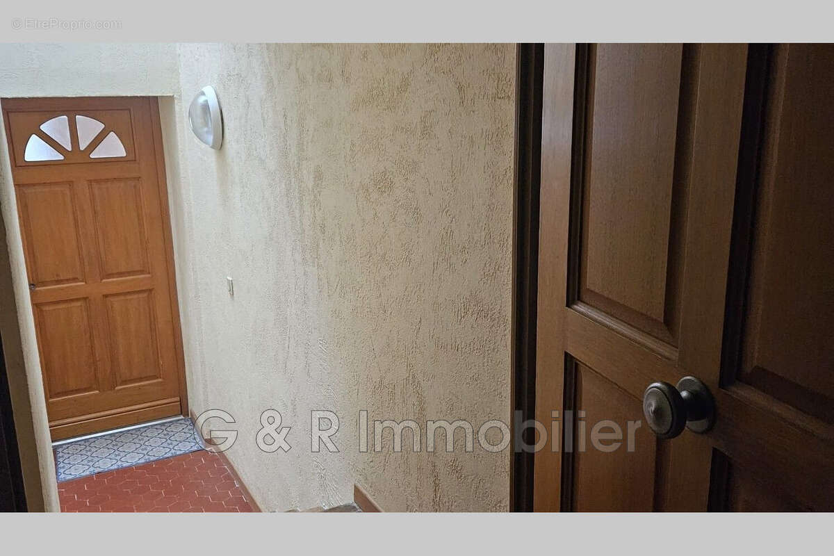 Appartement 34 m² à Cuges-Les-Pins  - photo 5