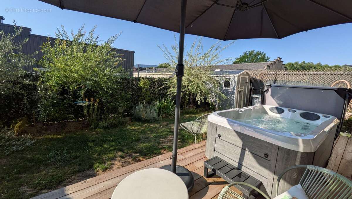 Appartement t3 rez-de-jardin 68 m² entièrement rénové - photo 13