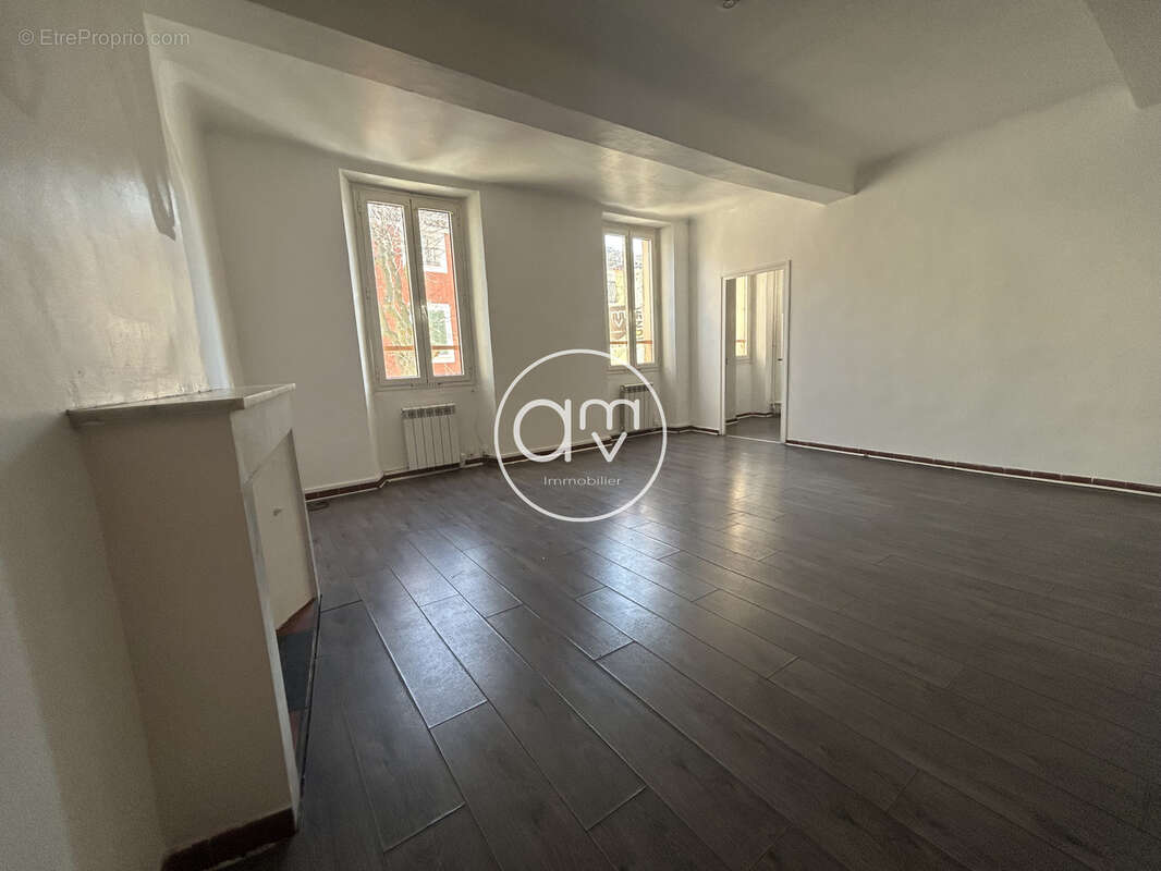 Appartement à CUERS