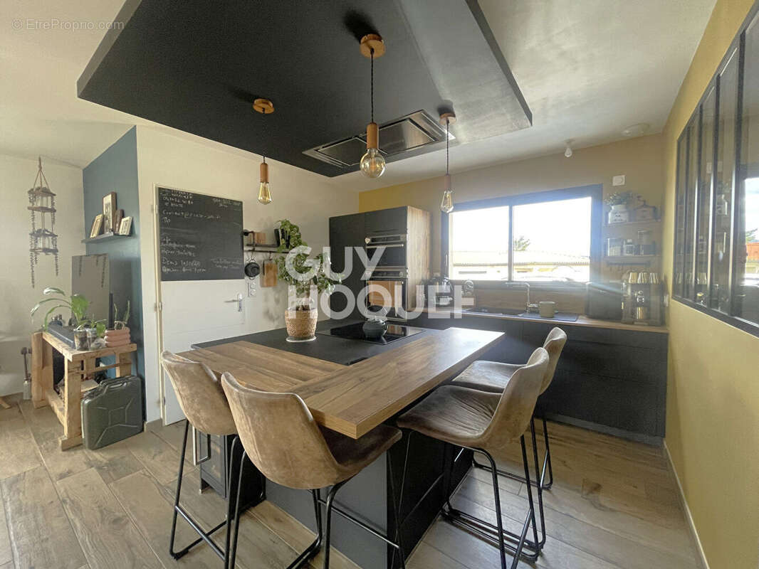 Maison à CHATEAUNEUF