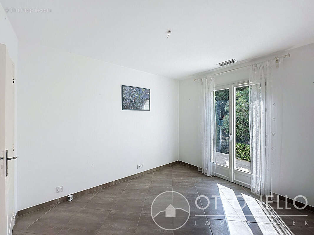 Maison à ROQUEBRUNE-SUR-ARGENS