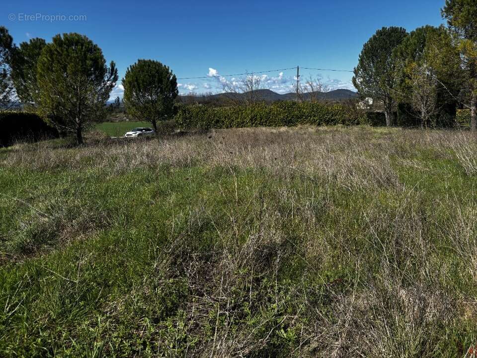 Terrain à SAINT-JEAN-DE-MARUEJOLS-ET-AVEJAN