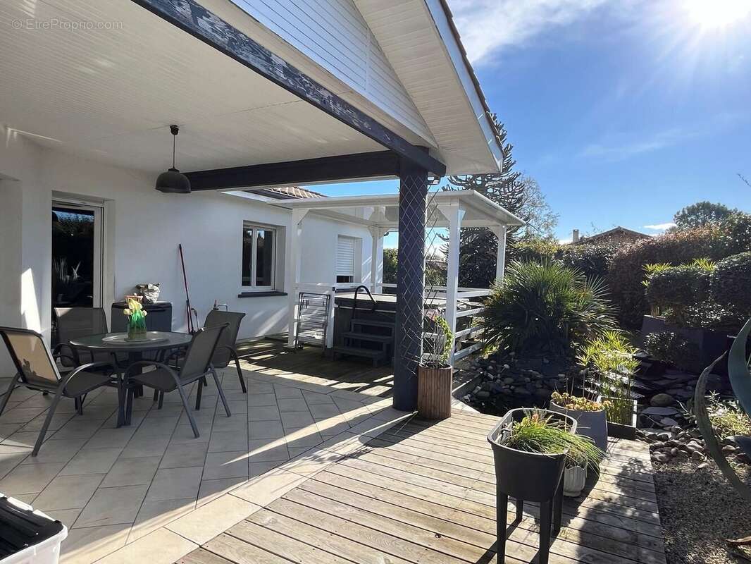 Maison à PARENTIS-EN-BORN