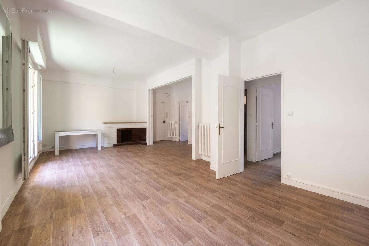 Appartement à MARSEILLE-2E