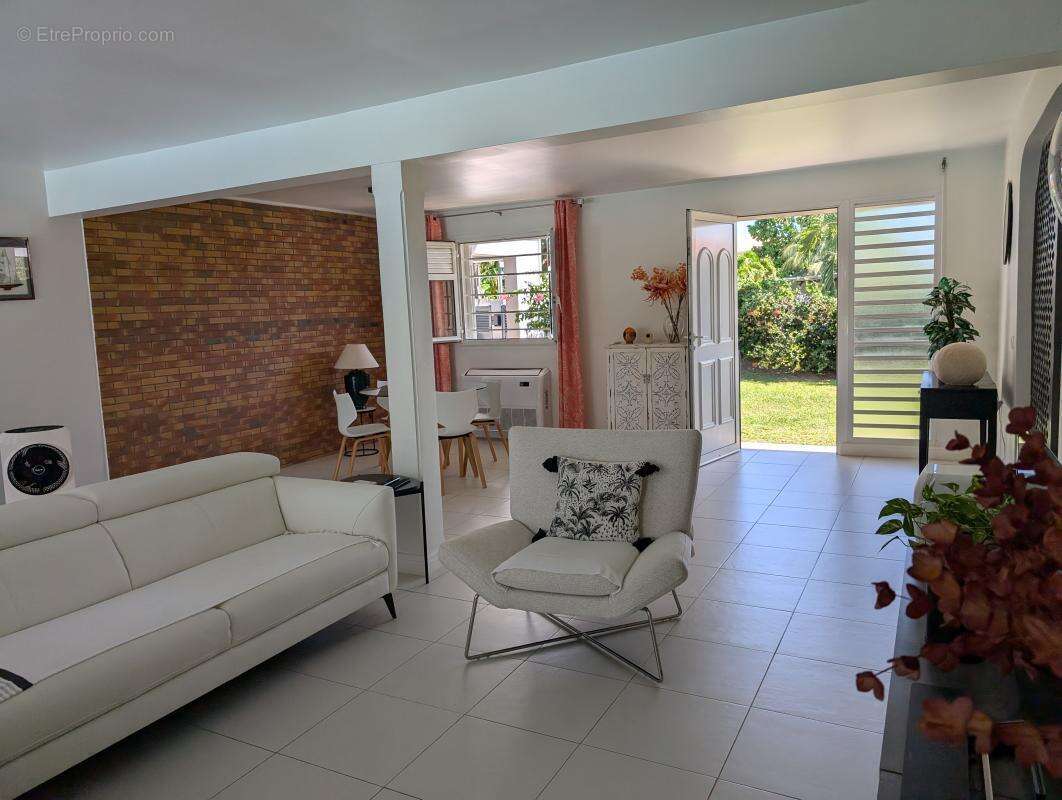 Maison à PETIT-BOURG