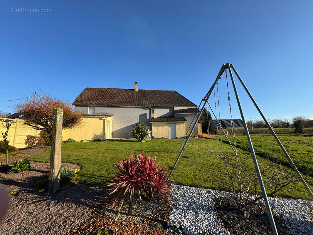 Maison à SAINT-SAMSON-DE-BONFOSSE