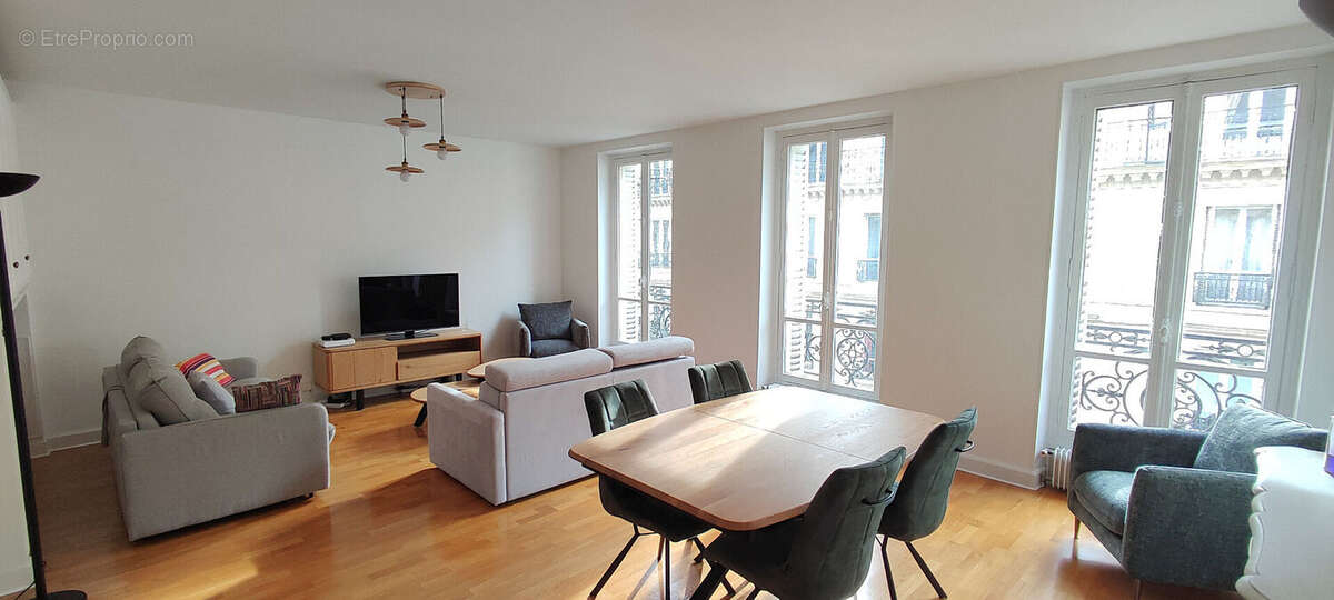 Appartement à PARIS-8E